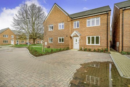 3 bedroom semi-detached house to rent - Photo 5