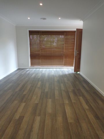 Private Street-Front Two Bedroom Gem - Photo 4