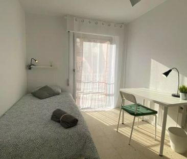 Room in a shared 5-bedroom apartment for rent in Numancia perfect f... - Photo 4
