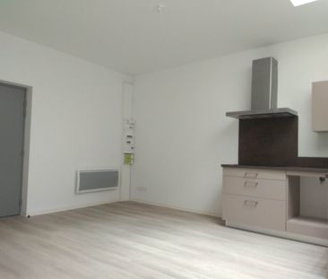 Location Appartement 3 pièces 66m² LEZIGNAN CORBIERES 11200 - Photo 2