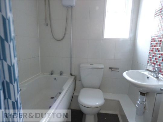 2 bedroom end of terrace house to rent - Photo 1
