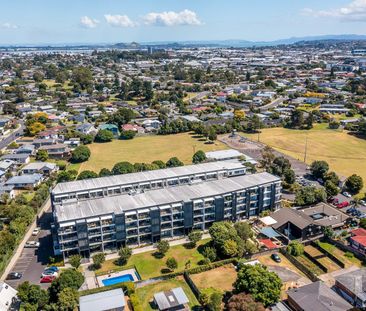 Two Bedroom Two Bathroom Apartment - Plus Carpark - Photo 4