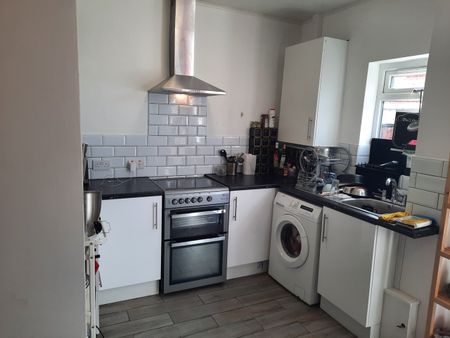 3 Bed Terraced House, South Grove, M13 - Photo 4