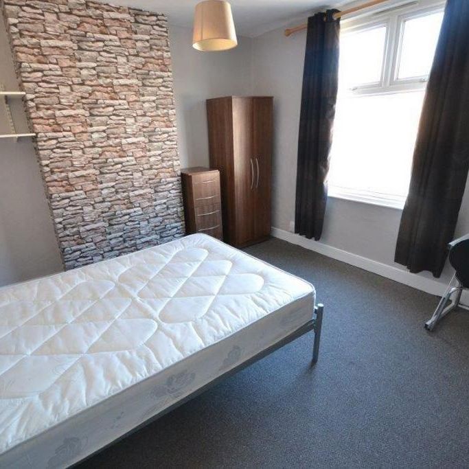 4 bedroom terraced house to rent - Photo 1