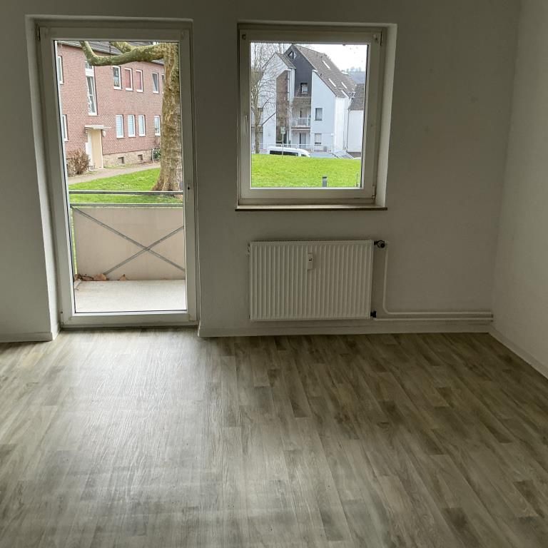 Einzugsbereite Erdgeschosswohnung mit 2-Zimmern und Balkon in Wetter Altwetter - Photo 1