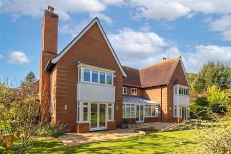 5 bedroom detached house to rent - Photo 3