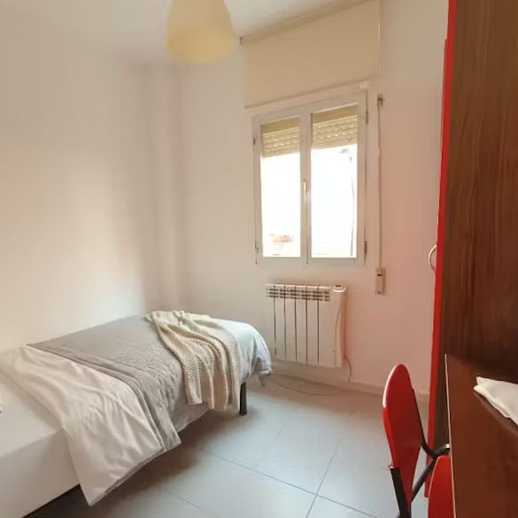 Calle Lilas, Getafe, Community of Madrid 28903 - Photo 1