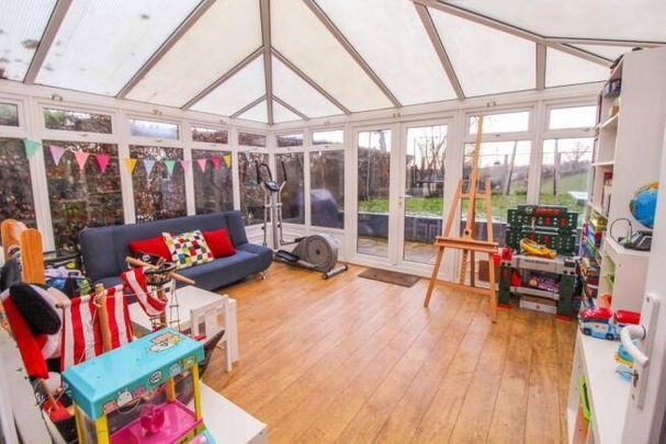 4 bedroom terraced house to rent - Photo 1