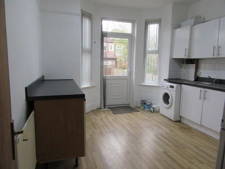 3 bedroom semi-detached house to rent - Photo 5