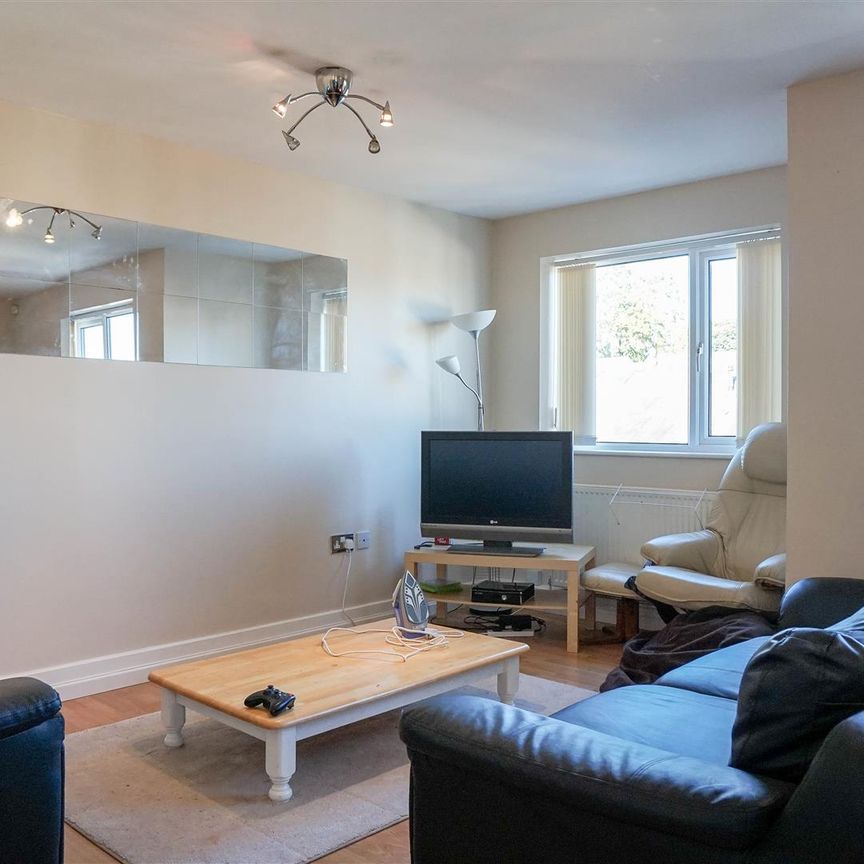 Flat 3a, 21-25 Headingley Ave, Headingley, Leeds, LS6 3EP - Photo 1