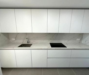 3 room luxury penthouse for rent in Estepona, Andalusia - Photo 6