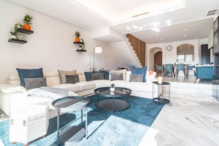 3 Bedroom Townhouse For Rent in Nueva Andalucía, Málaga - Photo 5