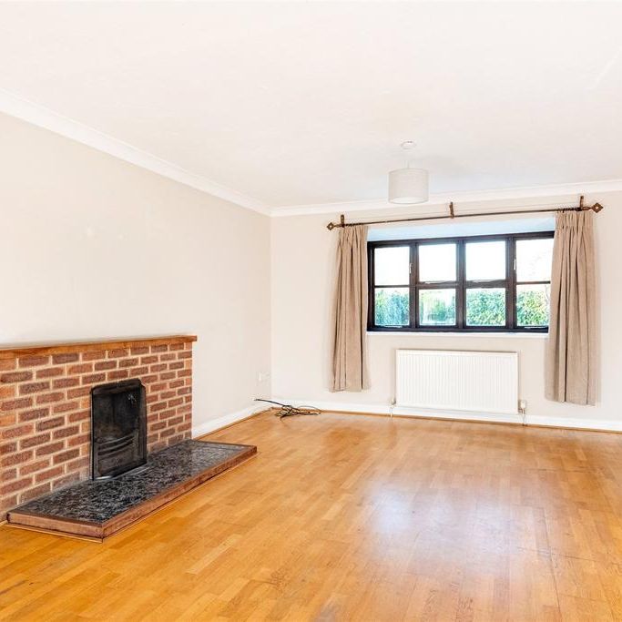 4 bedroom detached house to rent - Photo 1