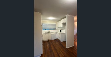 Spacious 3-Bedroom Family Home with Large Deck & Yard - Photo 5