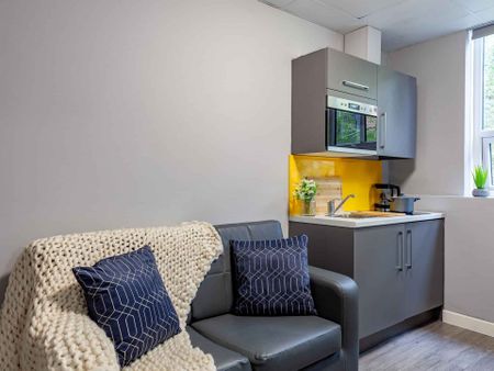 1 Bed Apartment - Photo 2