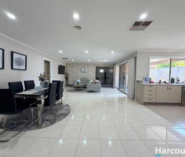 Exceptional Space, Comfort & Versatility in a Prime Lyndhurst Location - Photo 2