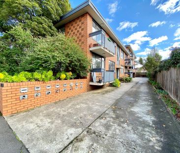 FRESH AND BRIGHT 2 BEDROOM APARTMENT| FLARE REAL ESTATE - Photo 4