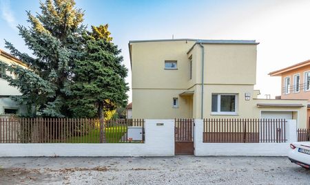 Komfortný 4-izbový rodinný dom s veľkorysými pivničnými priestormi – ideálny aj na podnikateľské účely - Photo 3