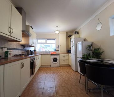 1 bedroom in a house share to rent - Photo 2