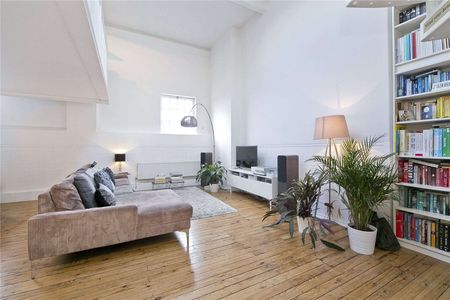 Stunning loft style apartment within a landmark Victorian school conversion - Photo 2