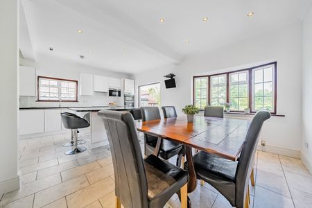 Detached House to rent - Oxenden Wood Road, Orpington, BR6 - Photo 5
