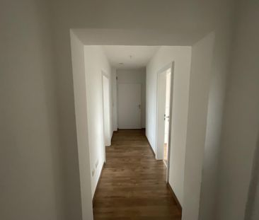 3-Zimmer-Wohnung mit Balkon - 4. OG mit Aufzug - Badewanne in Wilhe... - Foto 1