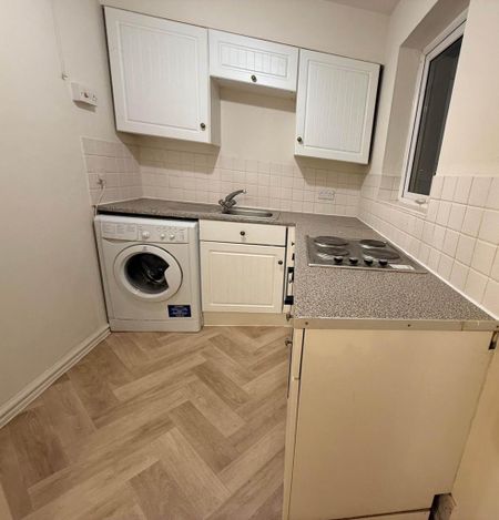 Studio to rent - Photo 2