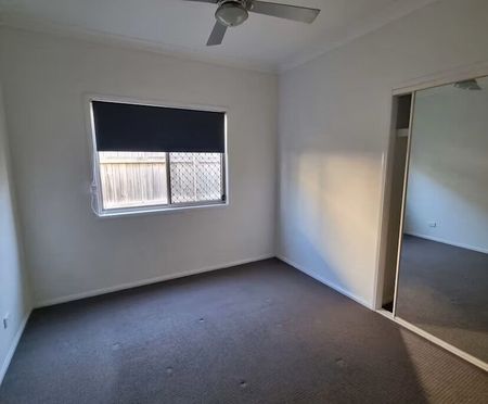 Springfield Lakes - Photo 2