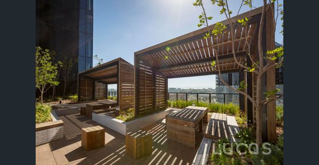 Exquisite Fully Furnished Waterfront Residence | Designer Renovations & Iconic Views - Photo 1