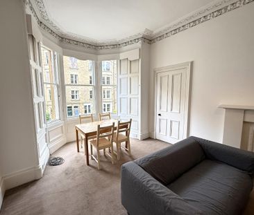 3 bedroom flat to rent - Photo 4