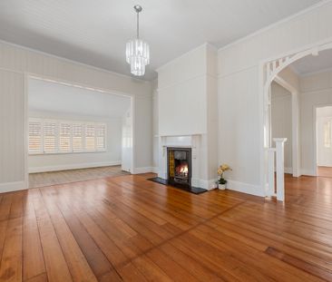 YOUR WHITE PICKET FENCE, DUAL LIVING DREAM! - Photo 3