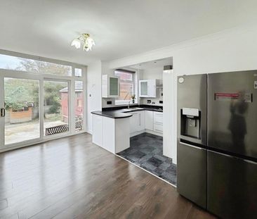 4 bedroom terraced house to rent - Photo 6