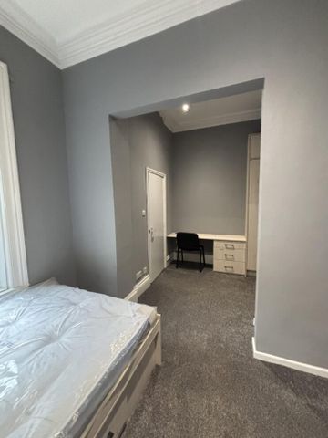2 Flat 4 Ashwood Villas, Leeds, LS6 2EJ - Photo 2