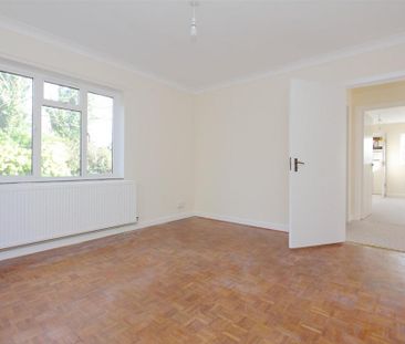 4 bedroom detached house to rent - Photo 3