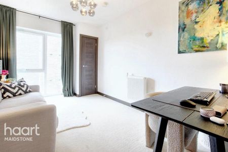 2 bedroom apartment to rent - Photo 4