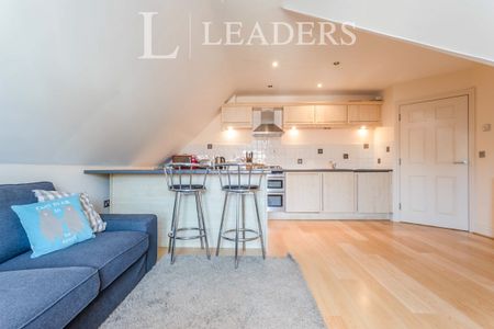 2 bedroom apartment to rent High Street, Redhill*, RH1 - Photo 5