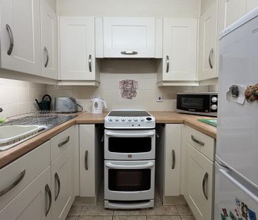 1 bedroom retirement property to rent - Photo 6