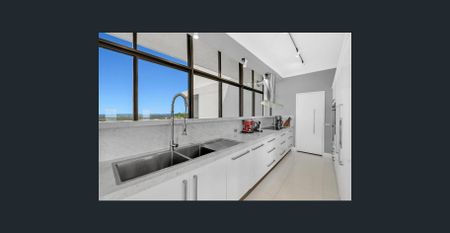 LUXURY PENTHOUSE - Photo 2