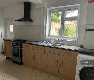 3 bedroom semi-detached house to rent - Photo 6