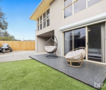 STONES THROW TO THE BEACH , 3 BEDROOM 2 STOREY HOME WITH BAY VIEWS - Photo 1