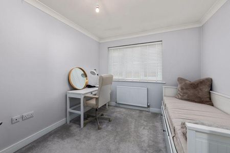 3 bedroom detached bungalow to rent - Photo 5