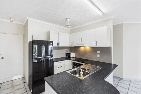 NEAT UNIT IN QUIET COMPLEX CLOSE TO SHOPS - Photo 3