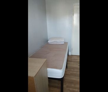 Room in a Shared Flat, Gladstone Avenue, N22 - Photo 1