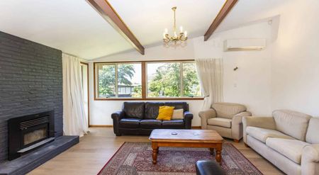 Spacious 4-bedroom home in Avonhead! - Photo 2