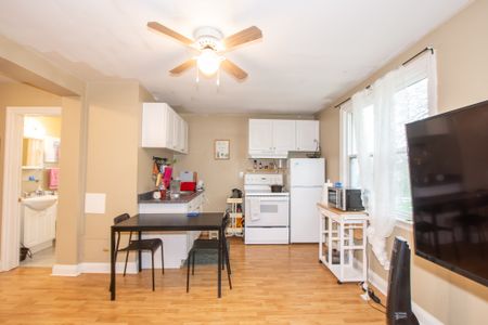 **ALL INCLUSIVE** 2 Bedroom Upper Unit in St. Catharines!! - Photo 4