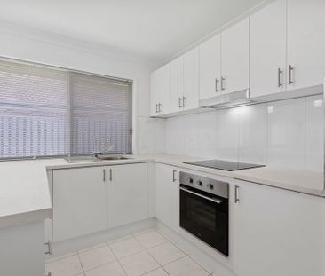 PERFECTLY POSITIONED, REFRESHED AND FUNCTIONAL HOME - Photo 6