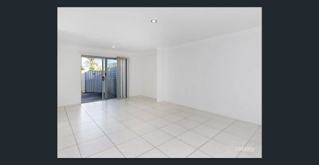 Stunning 4-Bedroom Double-Storey Home for Lease - Photo 2