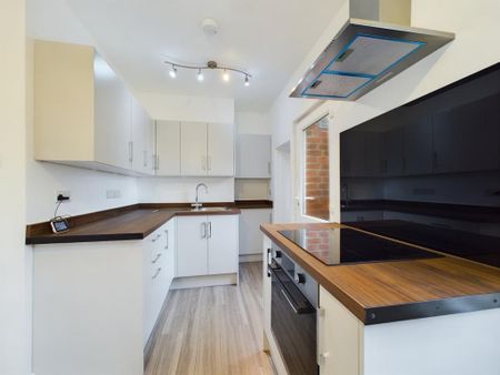 2 bedroom terraced house to rent - Photo 5