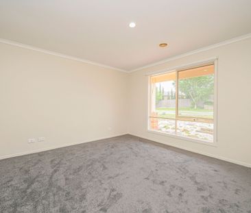 Renovated 4 bedroom home in a superb location! - Photo 5