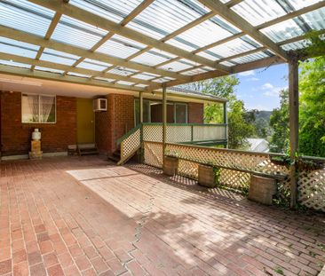 Comfortable family living in beautiful hills location - Photo 4